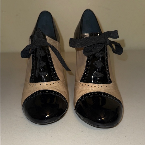 Gianni Bini Black and Tan Heeled Shoes - Picture 3 of 9
